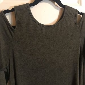Cold Shoulder / Sharkbite Tunic